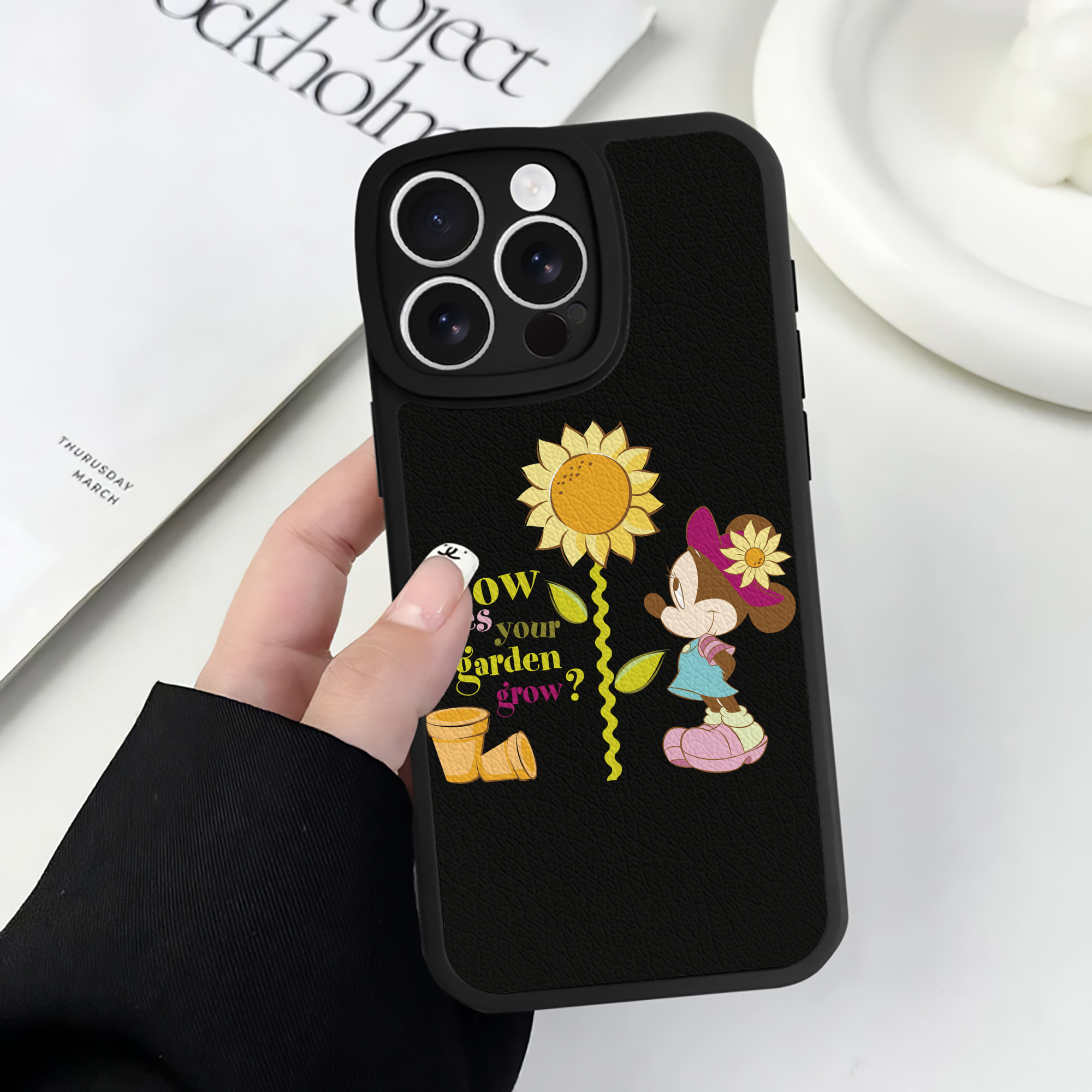 （画像用） ミッキーマウス Mickey Mouse 【iPhone 16シリーズ対応】シリコンスマホケース（レザー調） 材質：シリコン